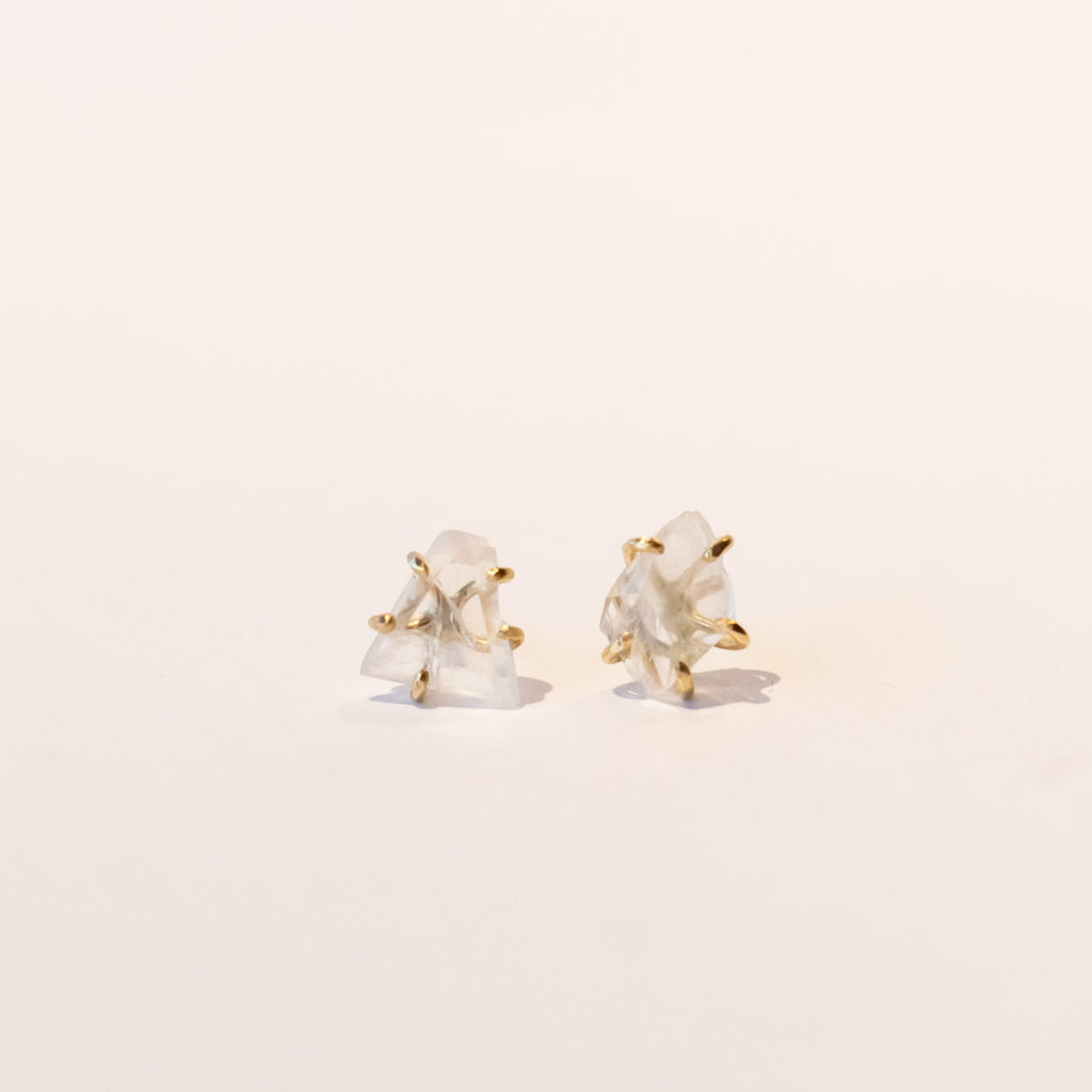 Asymmetrical, rough faceted moonstone stud earrings in yellow gold.
