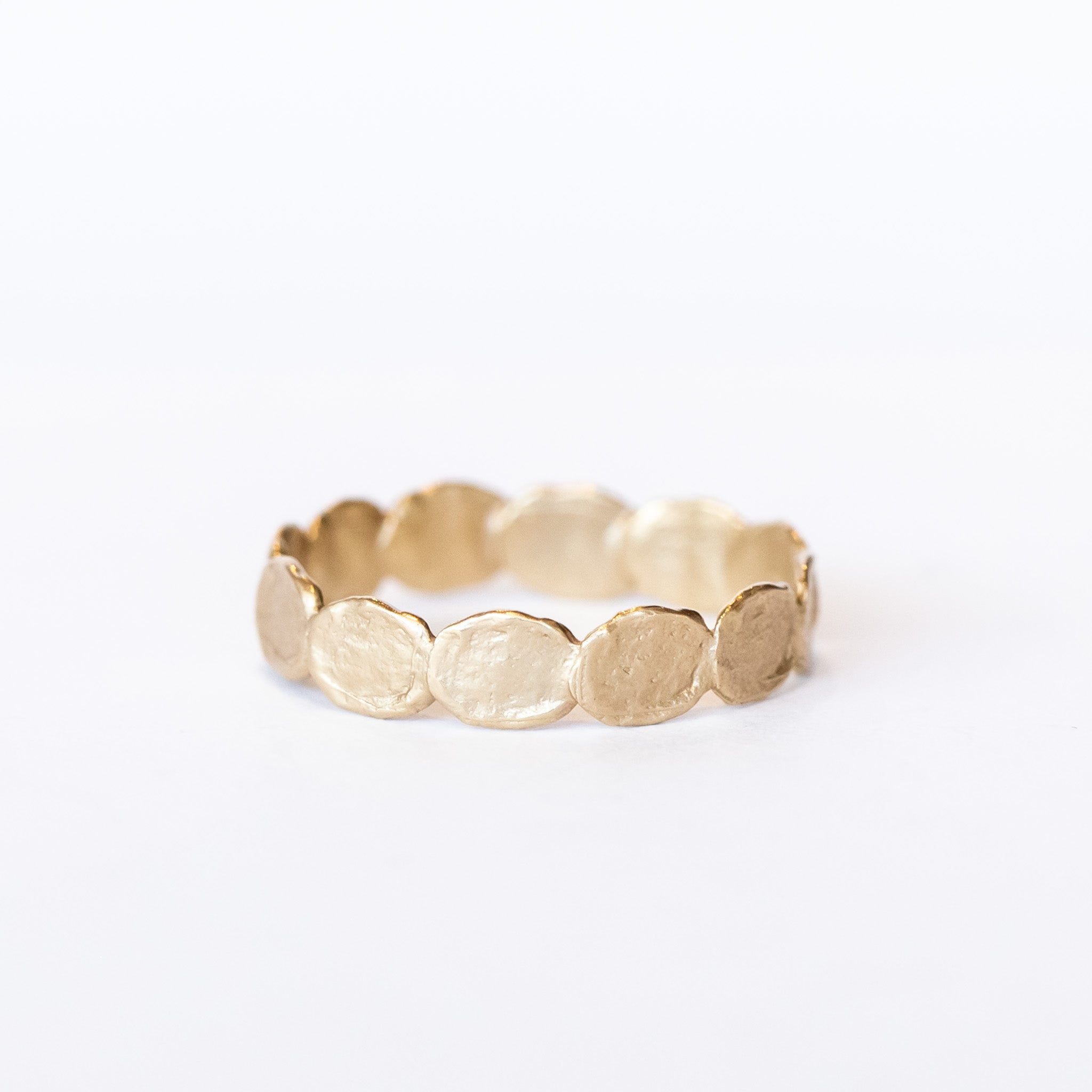Medium Circle Flakes Band