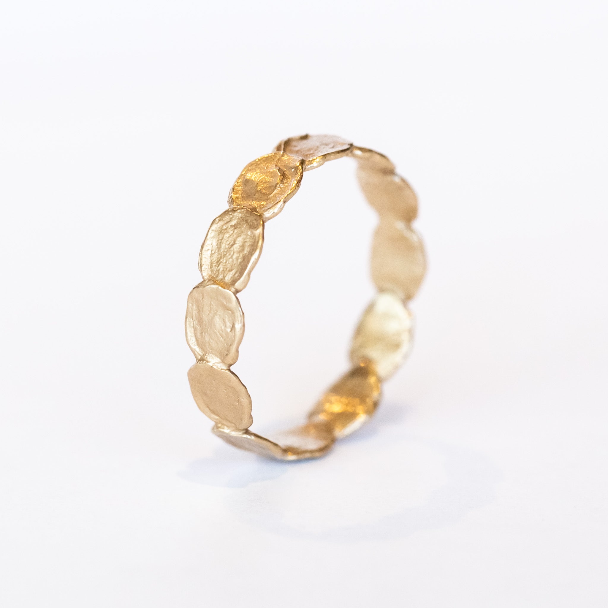 Medium Circle Flakes Band