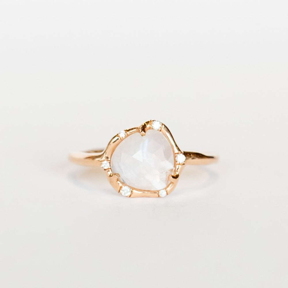 Heart Moonstone Ring - Gold