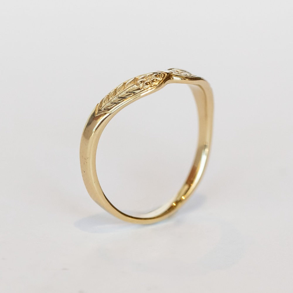 Gold contour band featuring carved primrose flowers that meet in the middle.