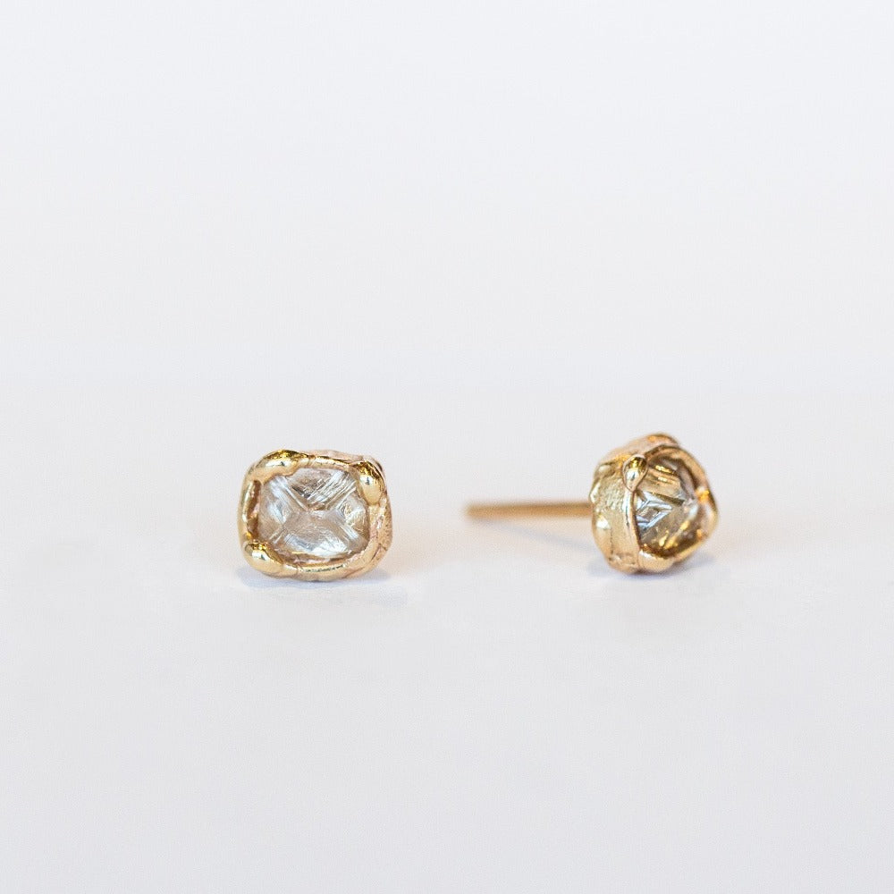 Raw champagne diamond stud earrings set in organic designed yellow gold.