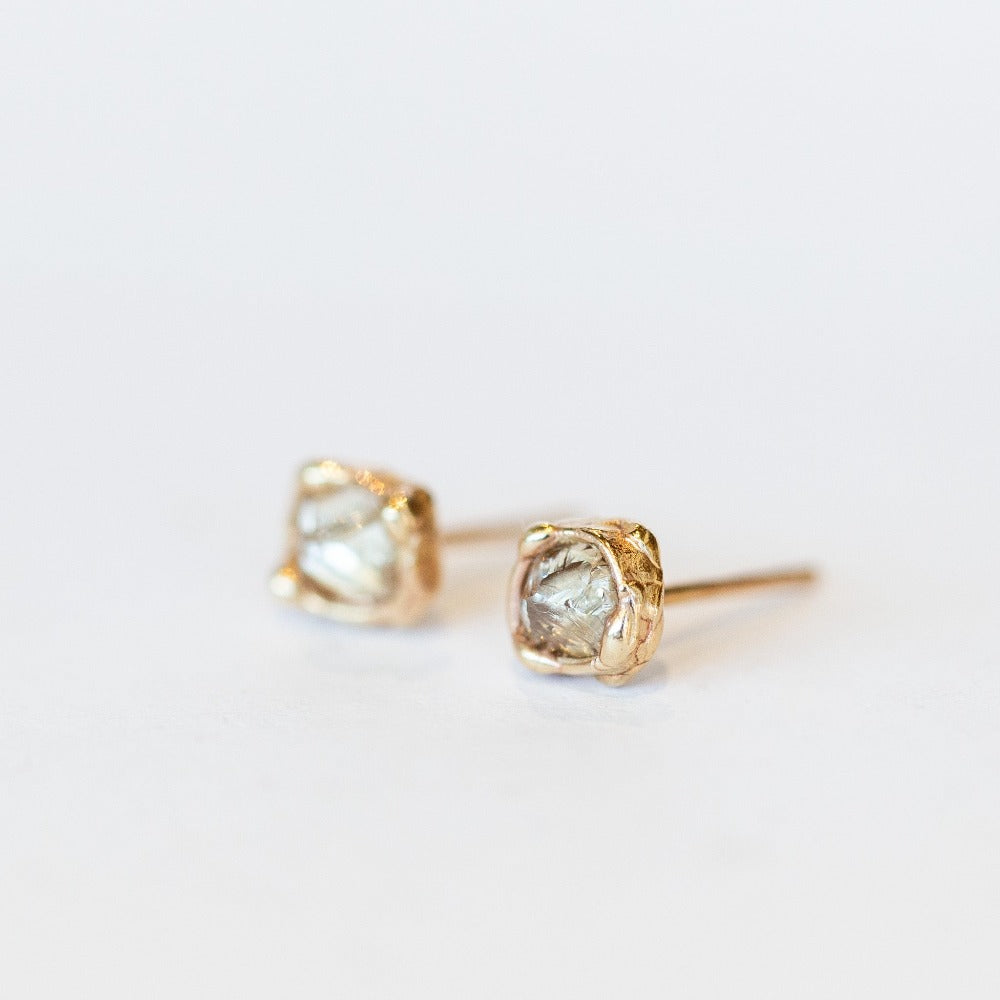 Raw champagne diamond stud earrings set in organic designed yellow gold.