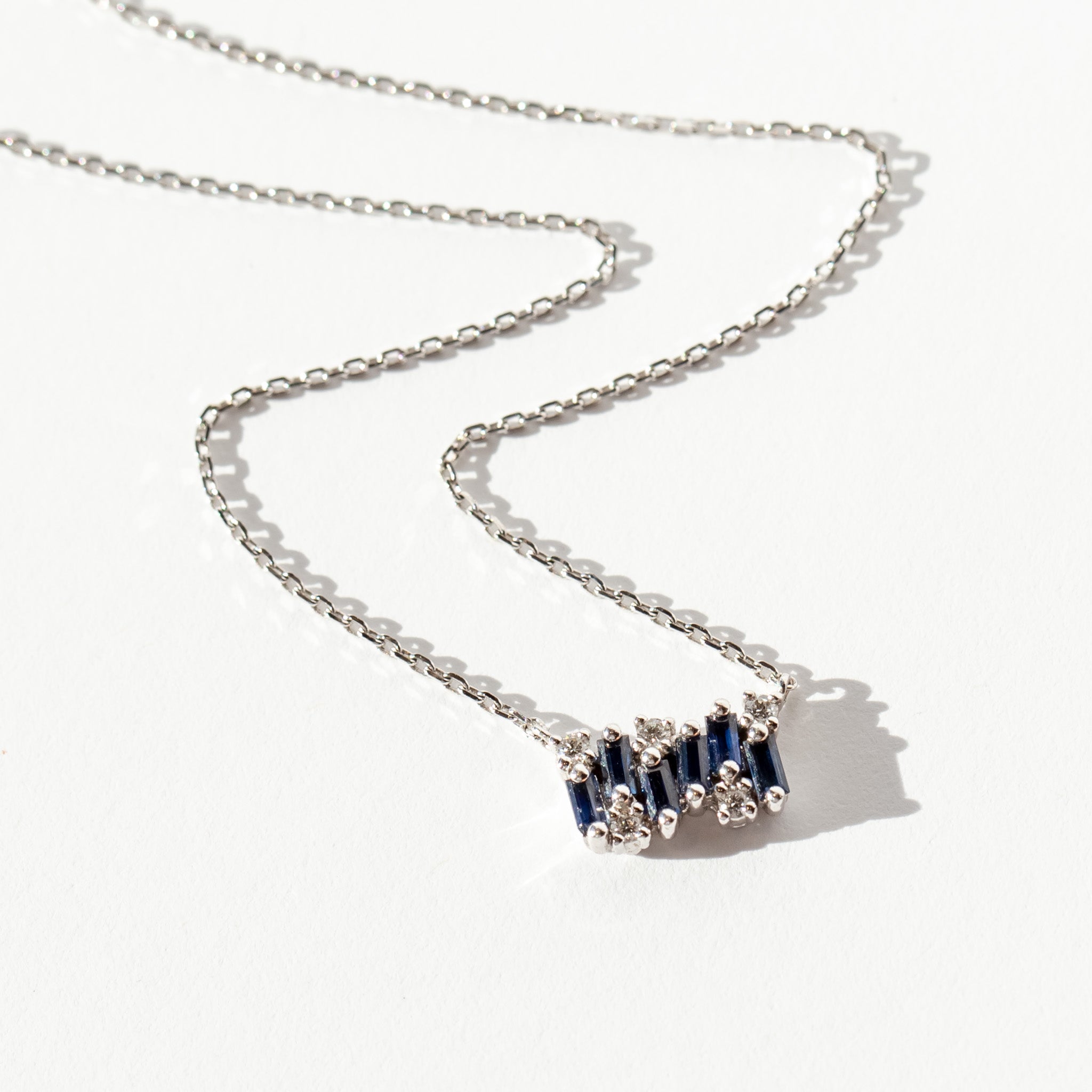 Suzanne Kalan | 18k Small Shimmer Blue Sapphire Bar Necklace