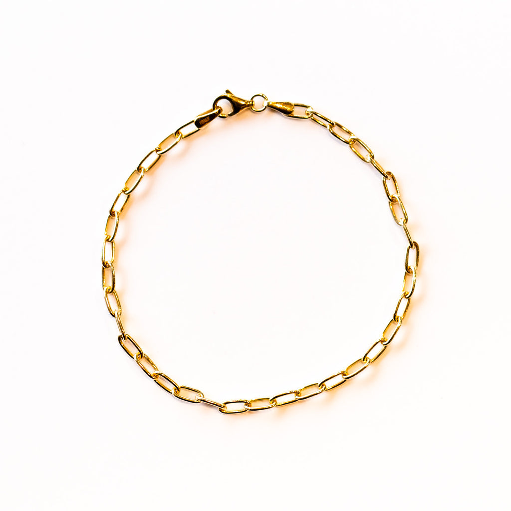 A classic gold chain bracelet made up of petite oval wire links.