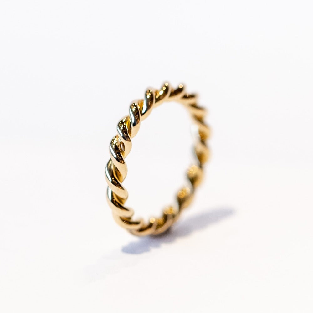 A twist-design yellow gold wedding band.