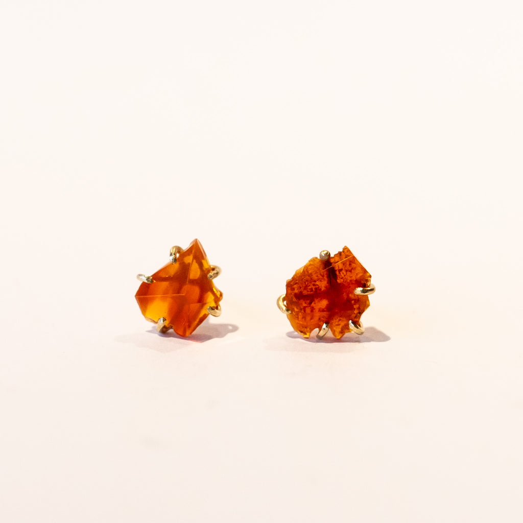 Rough faceted orange Mexican fire opal stud earrings in yellow gold.