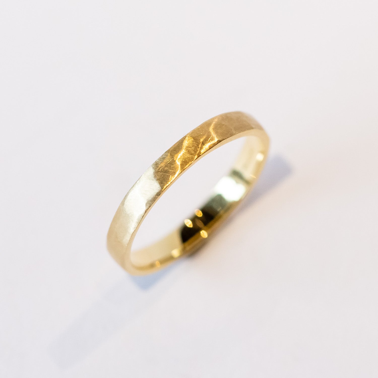 Satomi Kawakita | 2.8mm Hammered Band