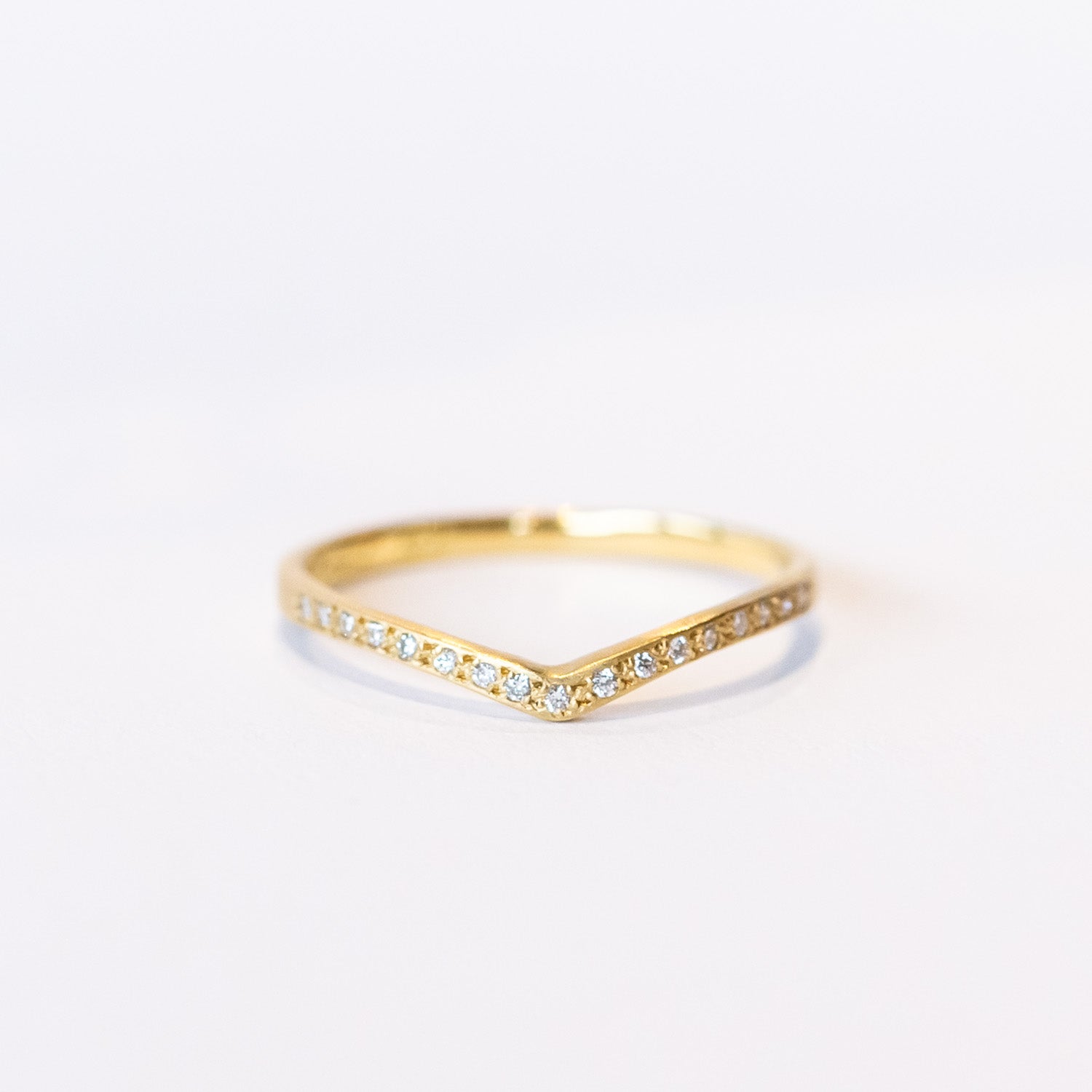 Satomi Kawakita | White Diamond Cresting Contour Band