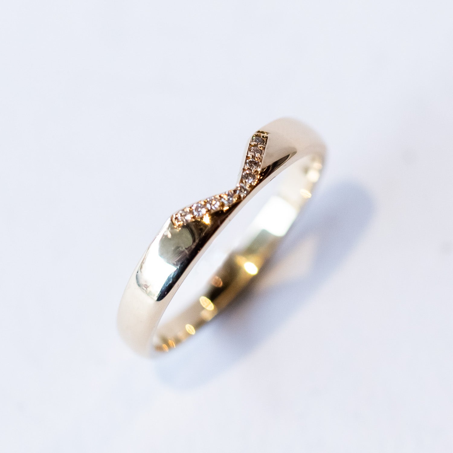 Notch Diamond Contour Band