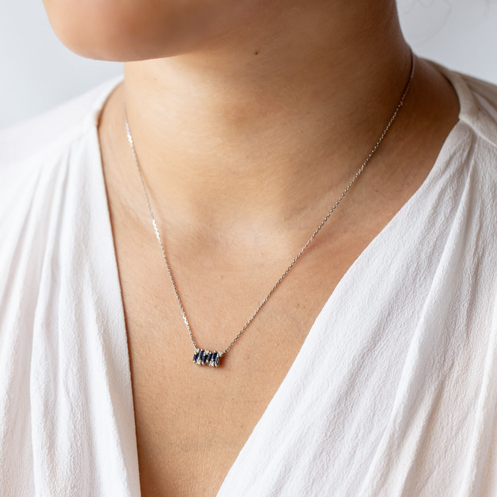 Suzanne Kalan | 18k Small Shimmer Blue Sapphire Bar Necklace