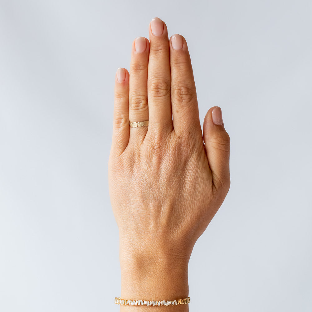 Medium Circle Flakes Band