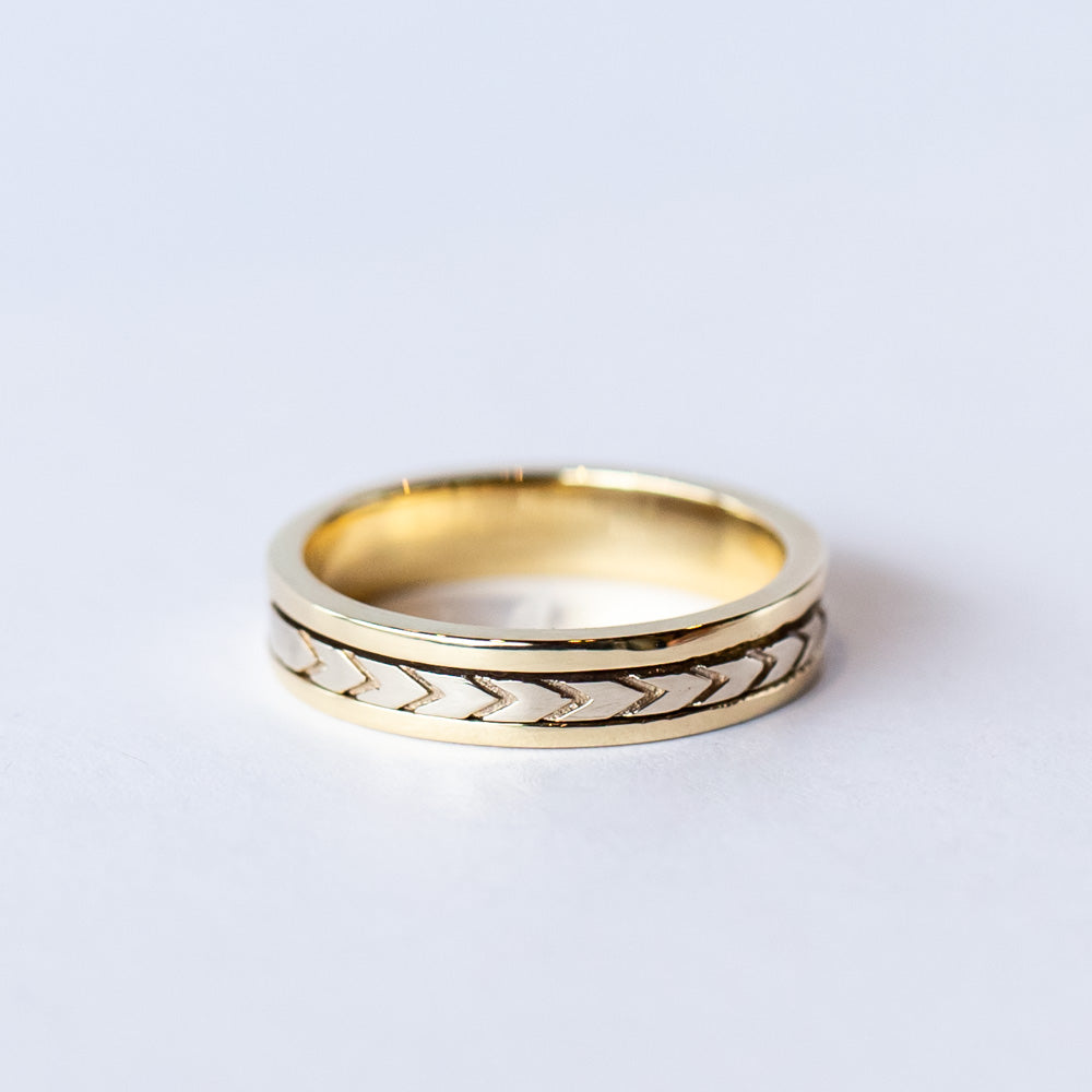 Arrows Spinner Band