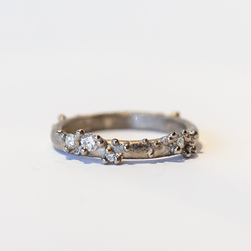 Half Round Band with Diamonds and Granules