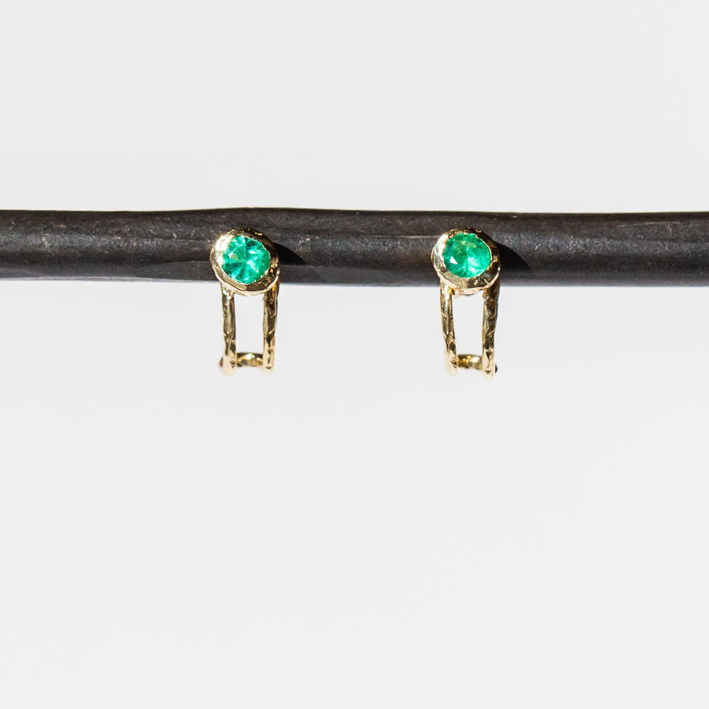 Spark Hug Emerald Stud Earrings