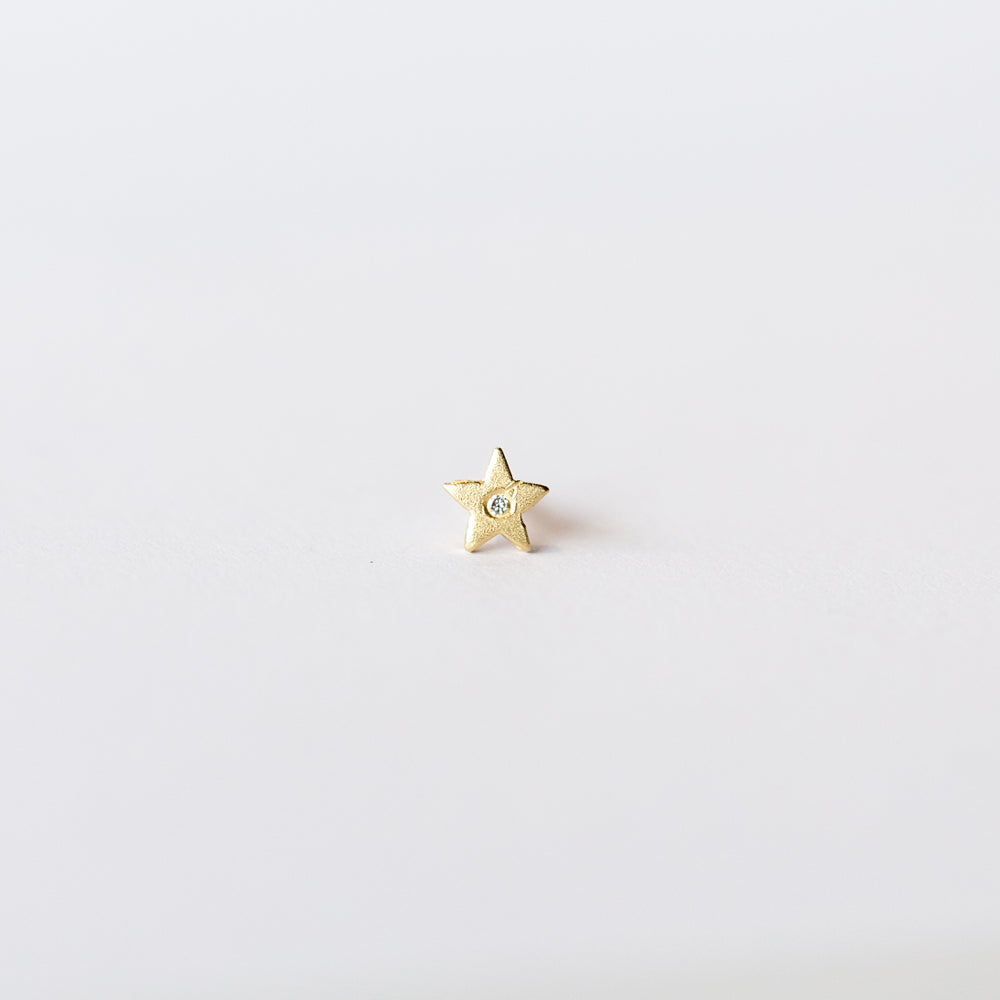 Victoria Cunningham | Tiny Star Stud Earring with Diamond (Single)