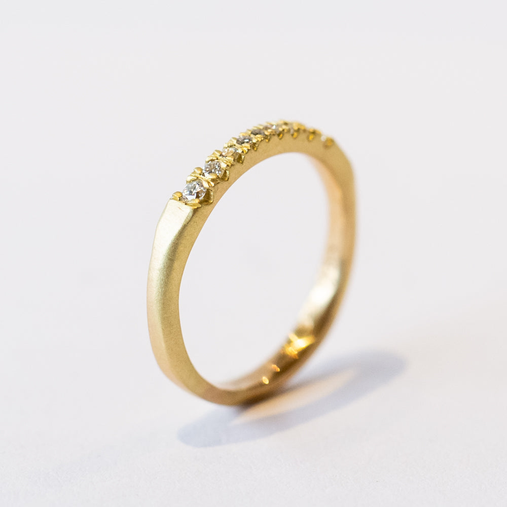 Petite Diamond Trellis Band