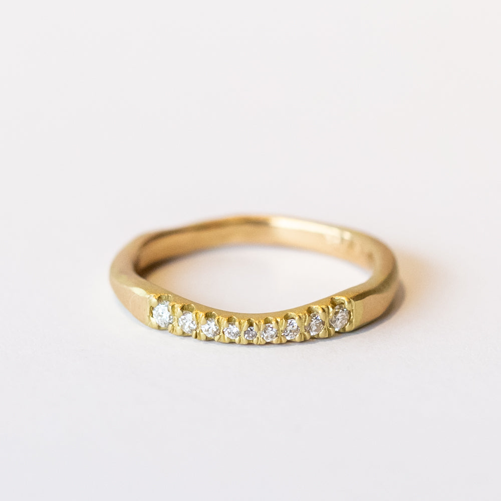 Petite Diamond Trellis Band