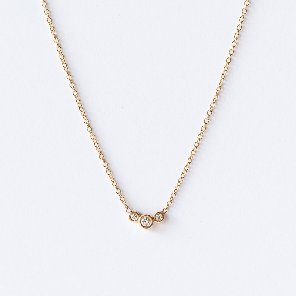 Zoe Chicco | Small Curved Graduated 3-Diamond Bezel Necklace