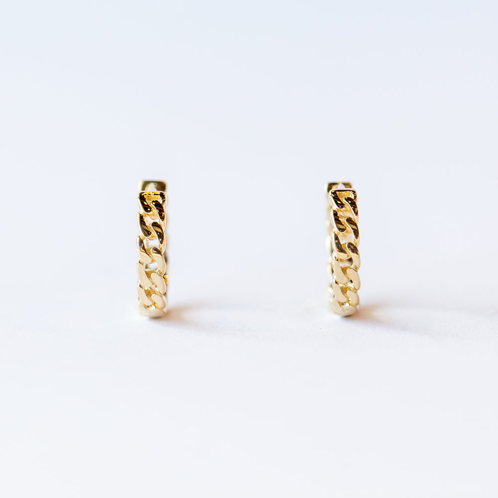Zoe Chicco | Small Curb Chain Huggie Hoops