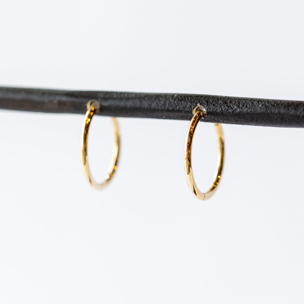 Zoe Chicco | Medium 17mm Huggie Hoop Earrings