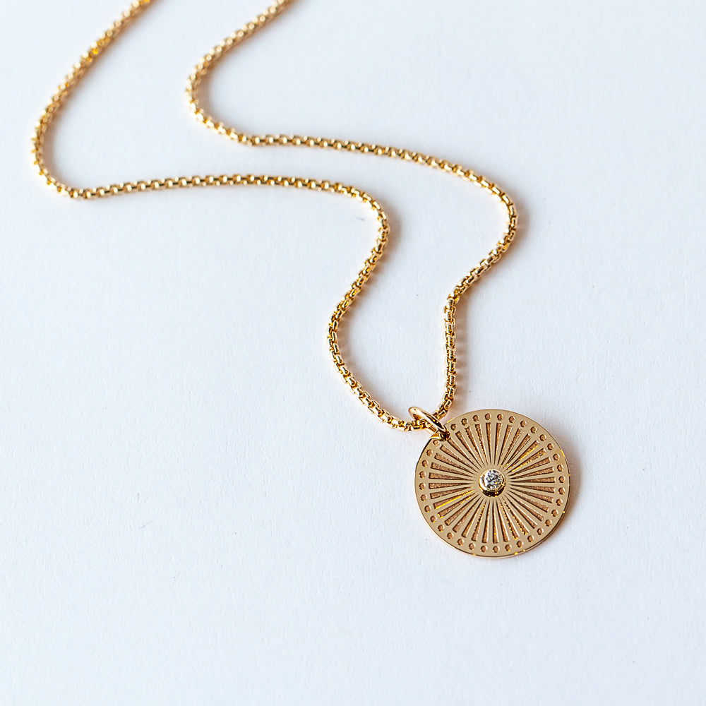 Zoe Chicco | Small Sunbeam Medallion Necklace with Diamond on Extra Small Box Chain