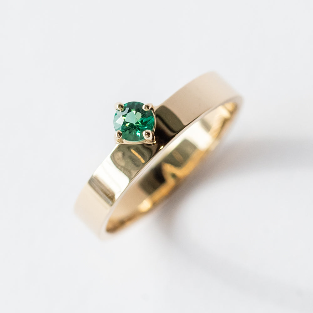 Wwake | Small Round Emerald Monolith Ring