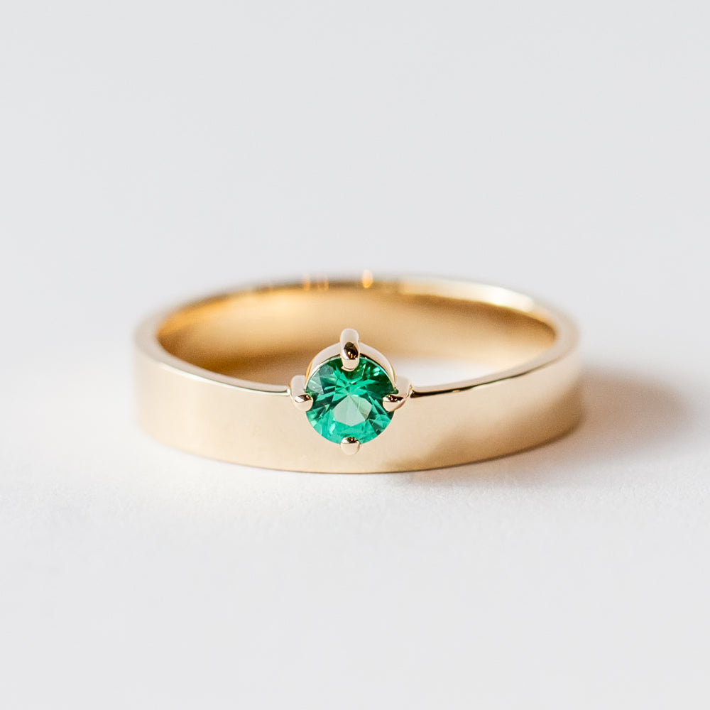 Wwake | Small Round Emerald Monolith Ring