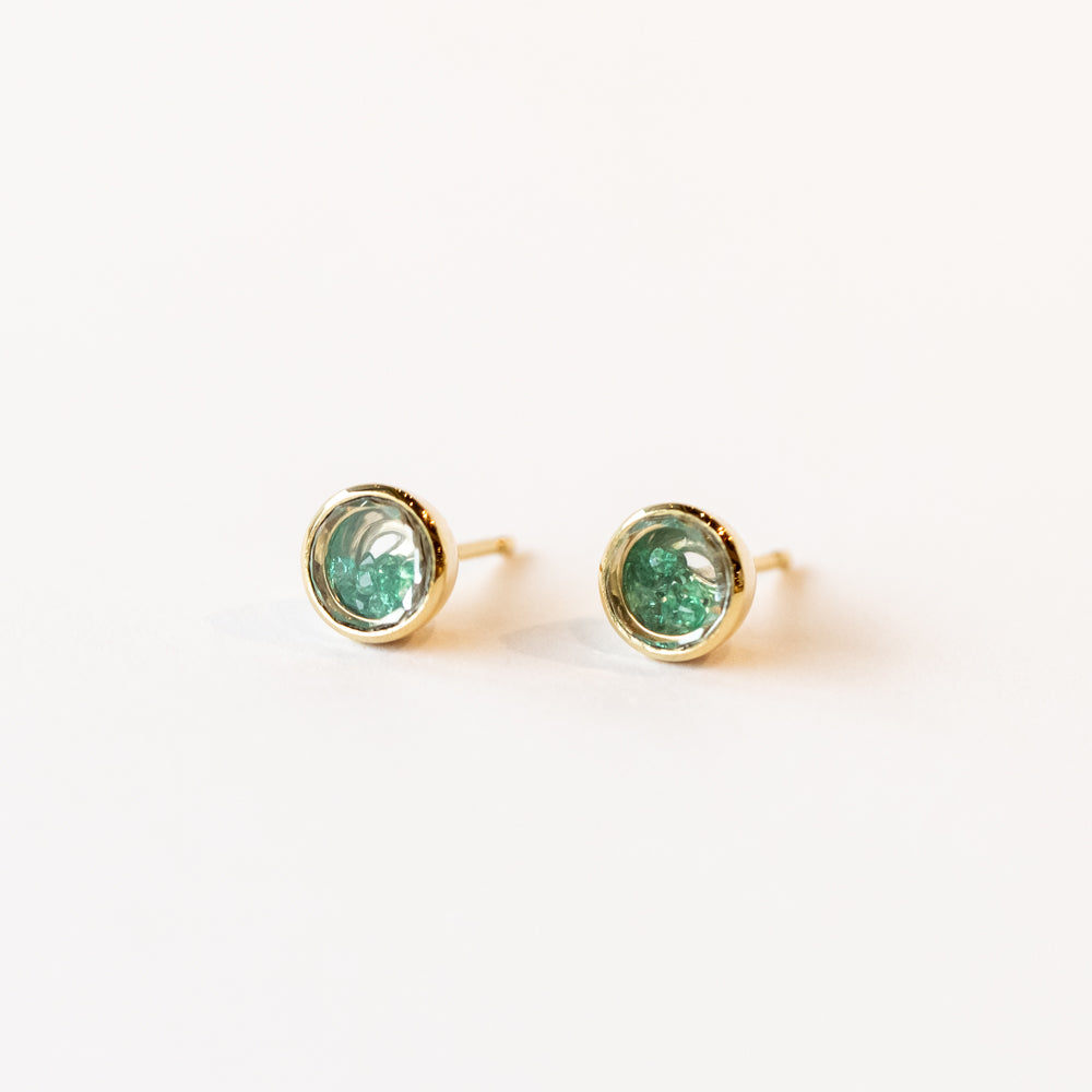 Neue Circle Emerald Shaker Stud Earrings