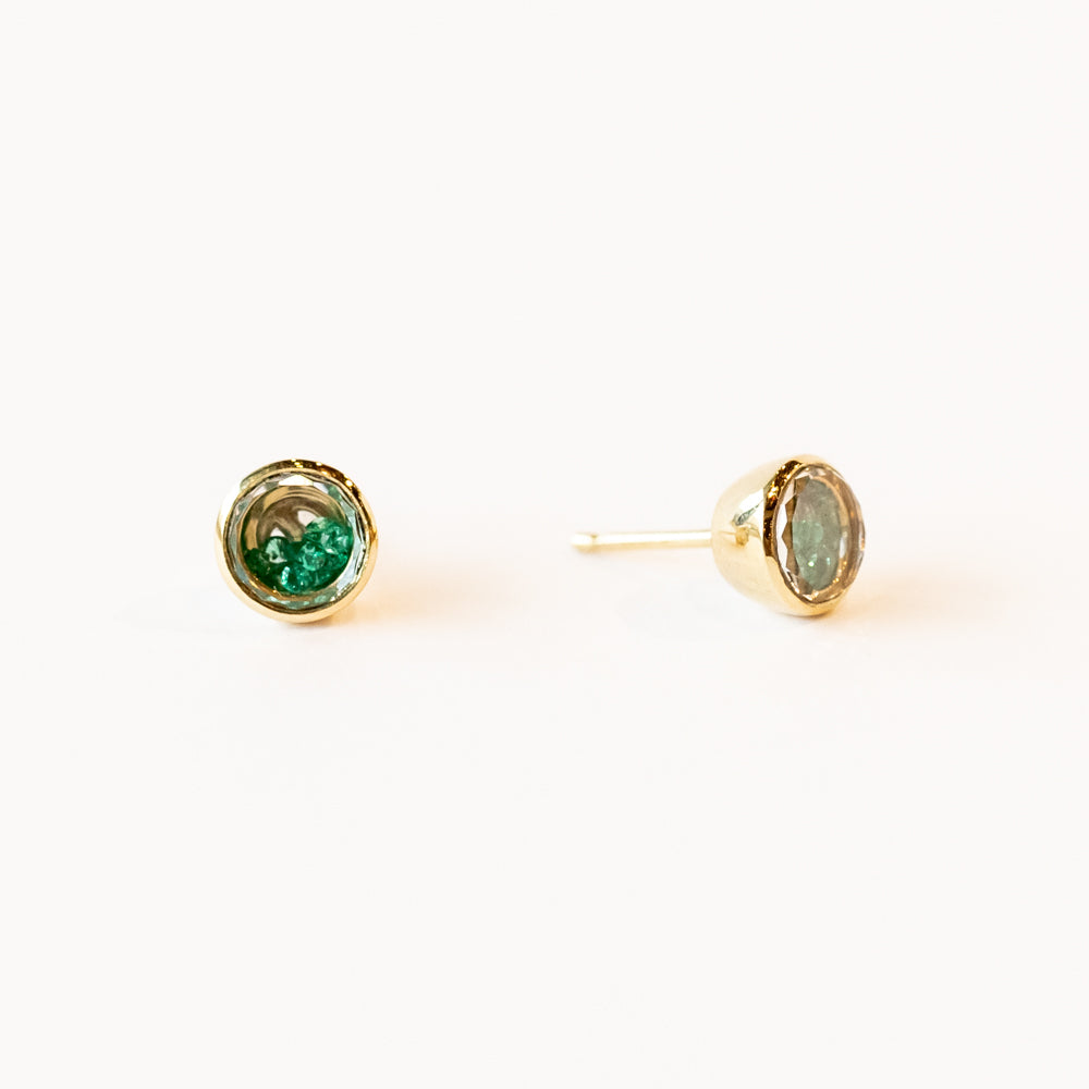 Neue Circle Emerald Shaker Stud Earrings