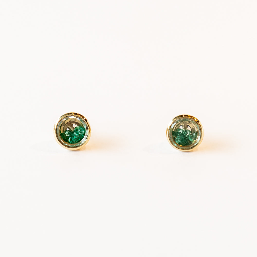 Neue Circle Emerald Shaker Stud Earrings