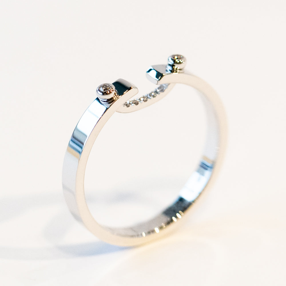 Business Meeting 2.9mm Mood Ring with Diamonds
