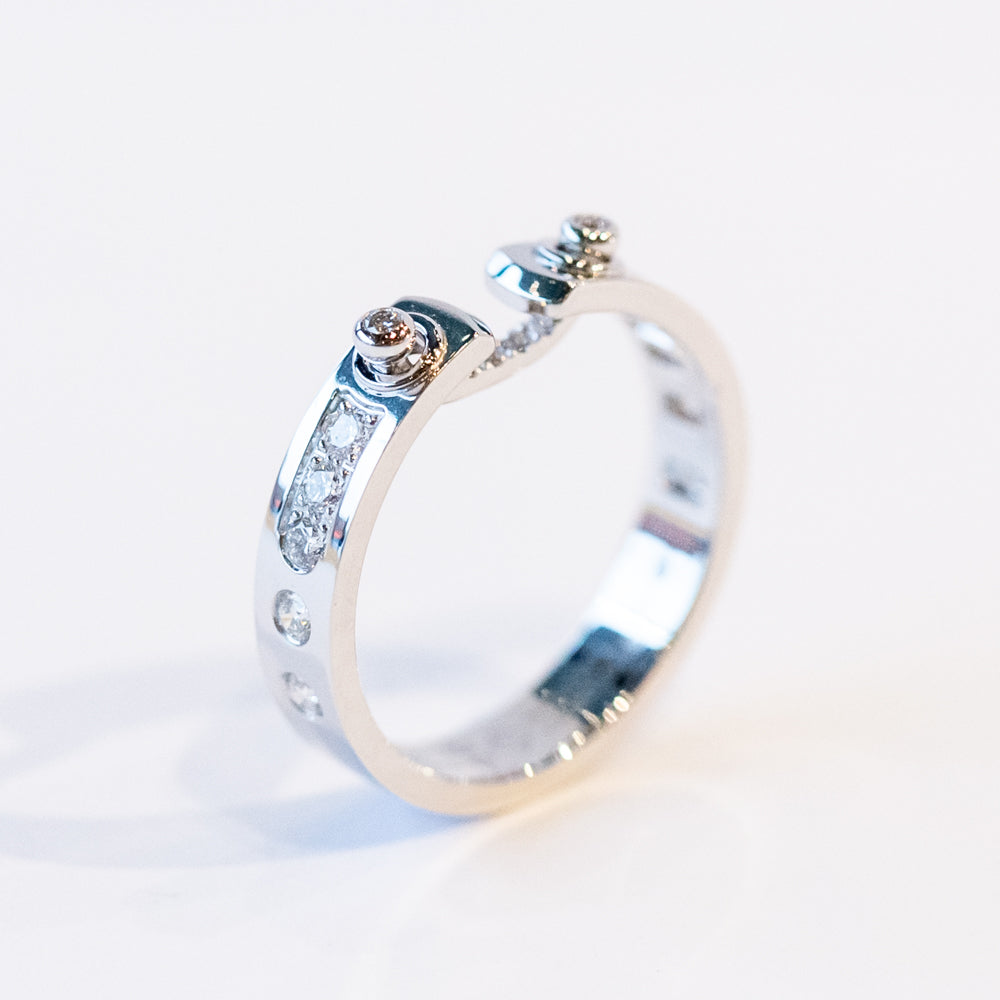 Tuxedo 4mm Mood Ring with Diamonds
