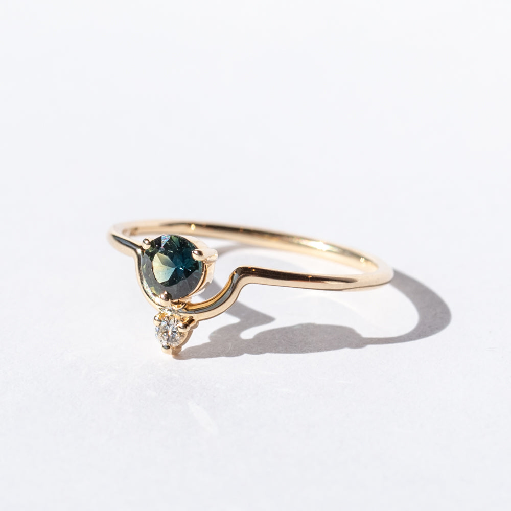 Wwake | Small Round Nestled Teal Sapphire Ring