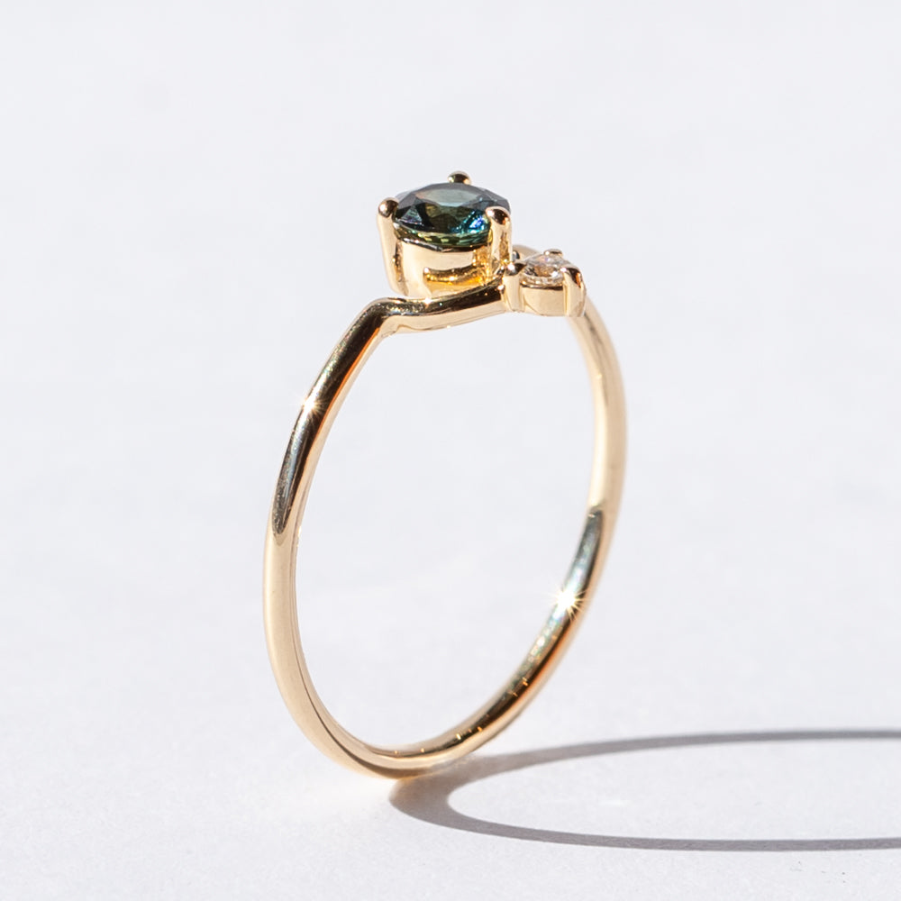 Wwake | Small Round Nestled Teal Sapphire Ring