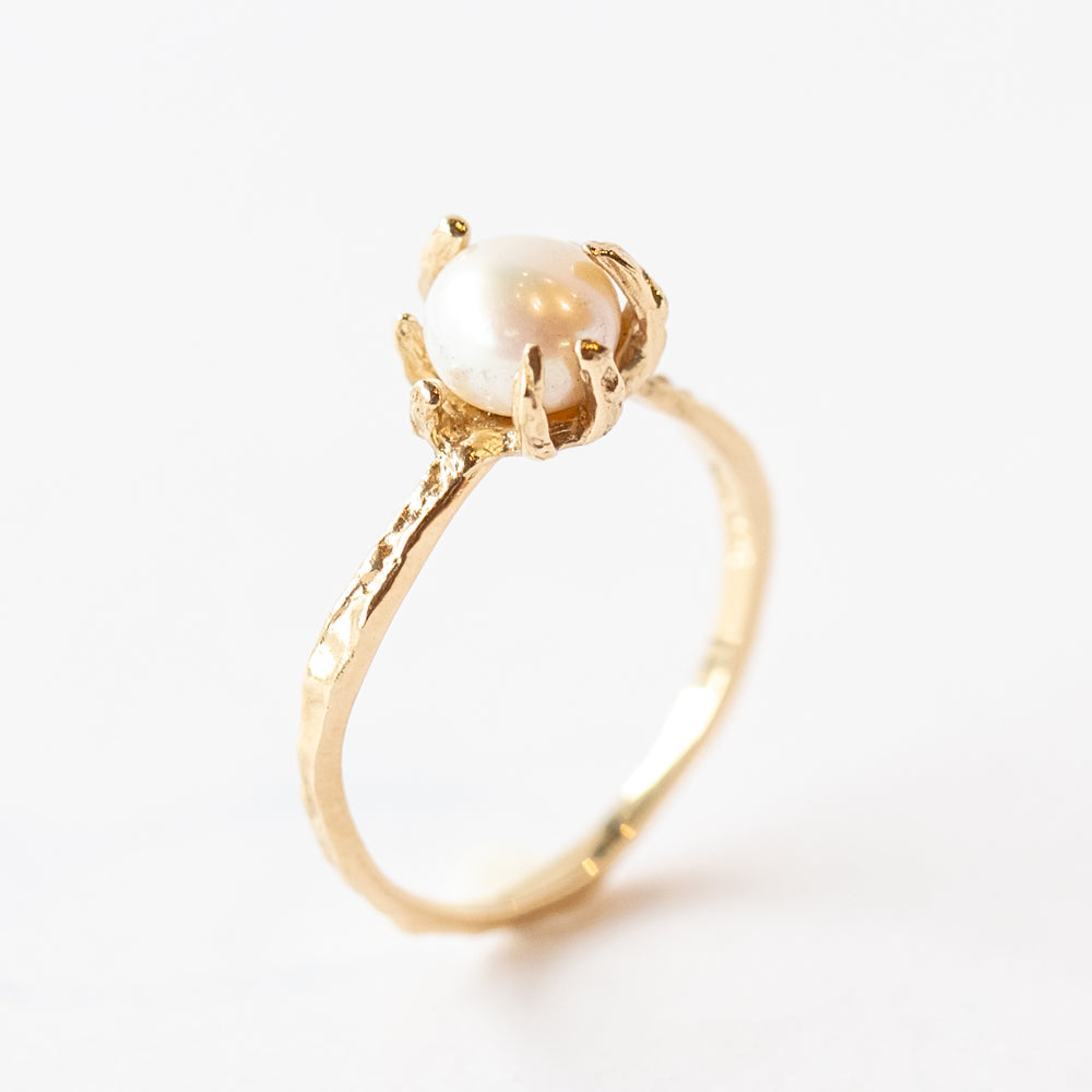 White Pearl Stingray Claw Ring