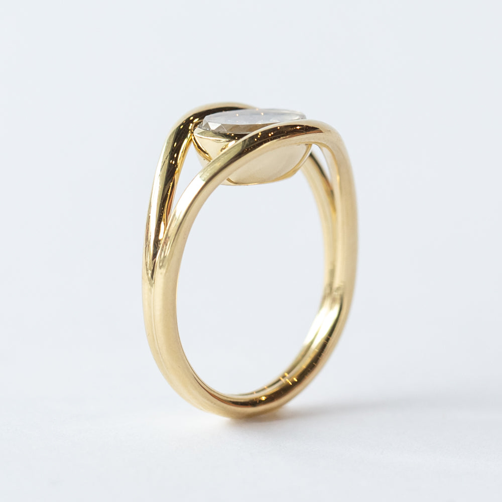 Cascavel Oval Diamond Shaker Ring