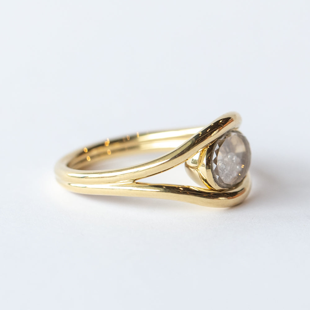Cascavel Oval Diamond Shaker Ring