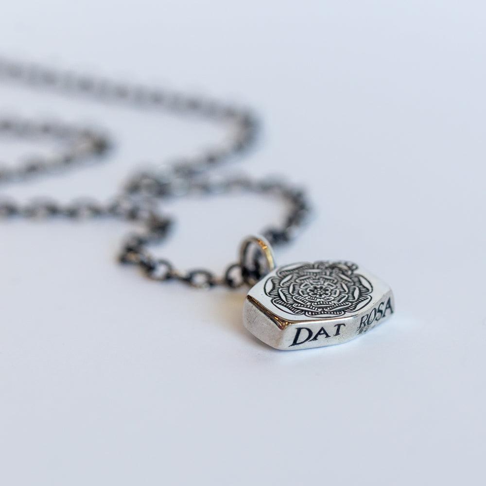 Dat Rosa Necklace