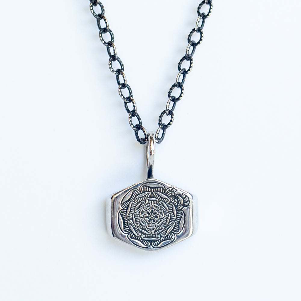 Dat Rosa Necklace