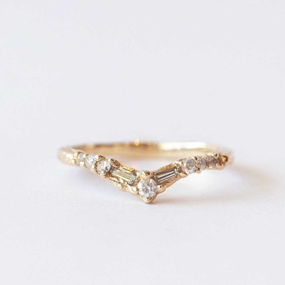 Armach Diamond V Shape Scatter Contour Ring