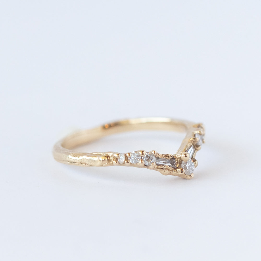 Armach Diamond V Shape Scatter Contour Ring