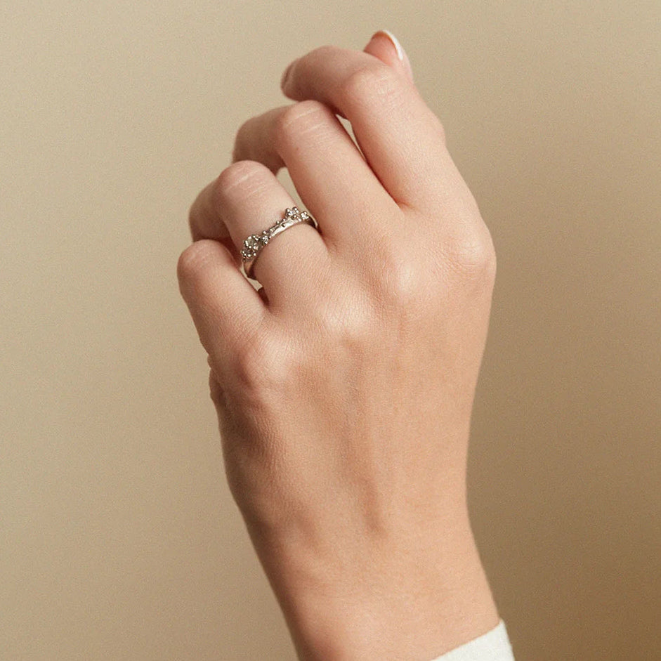 Half Round Band with Diamonds and Granules