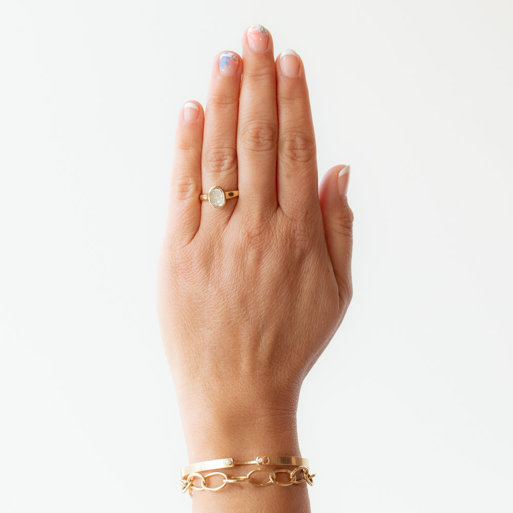 Neue Petite Oval Diamond Shaker Ring