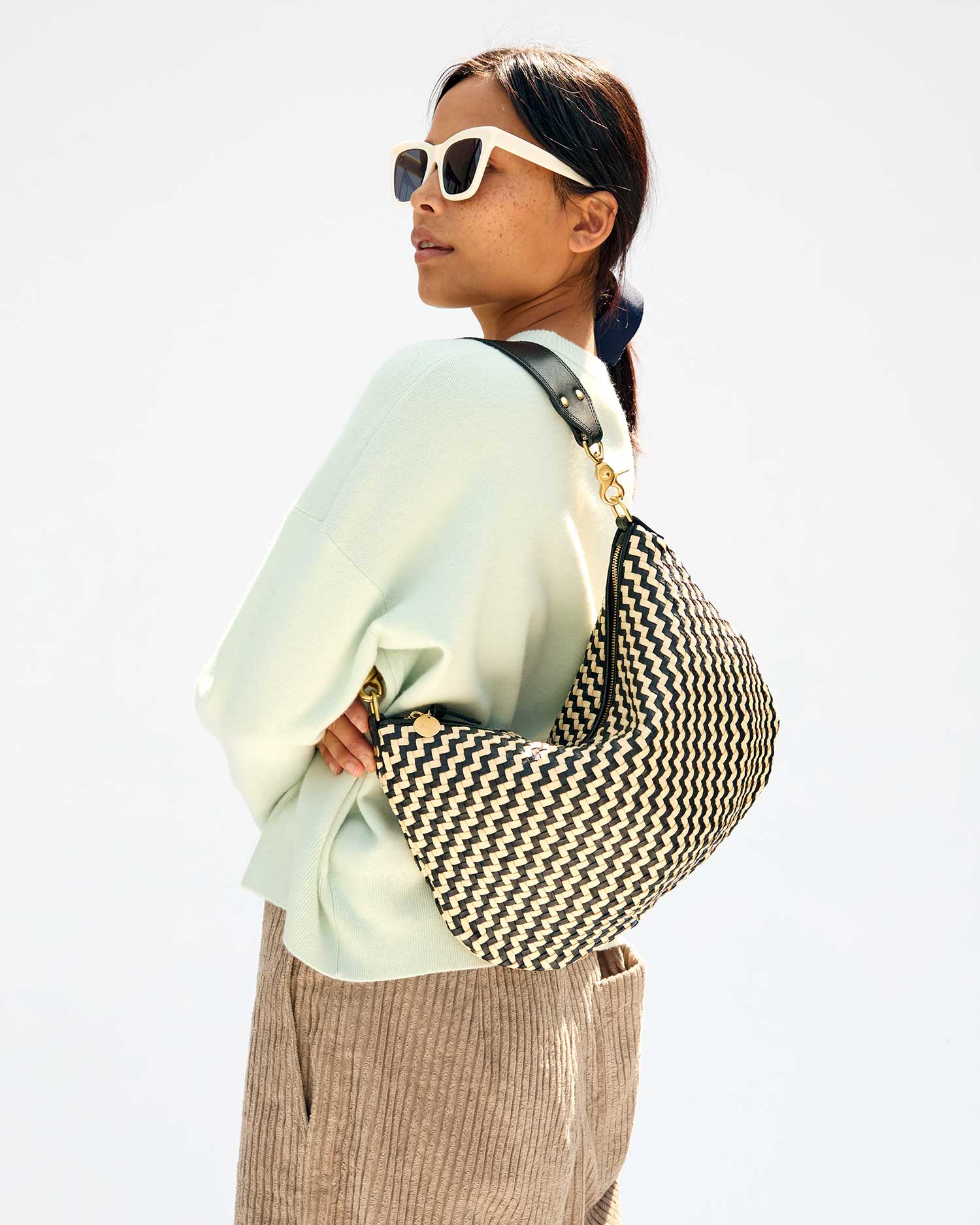Moyen Messenger, Black and Cream Woven Zig Zag