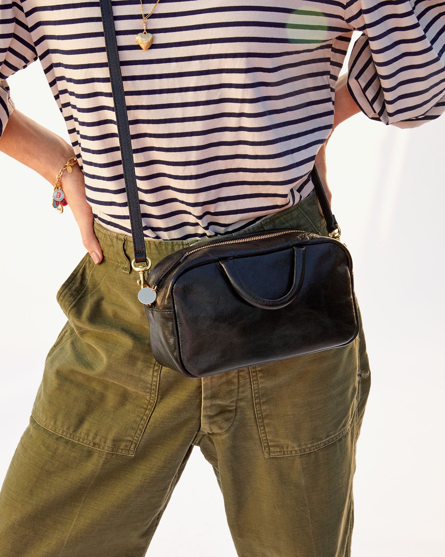 Petite Claude, Rustic Black