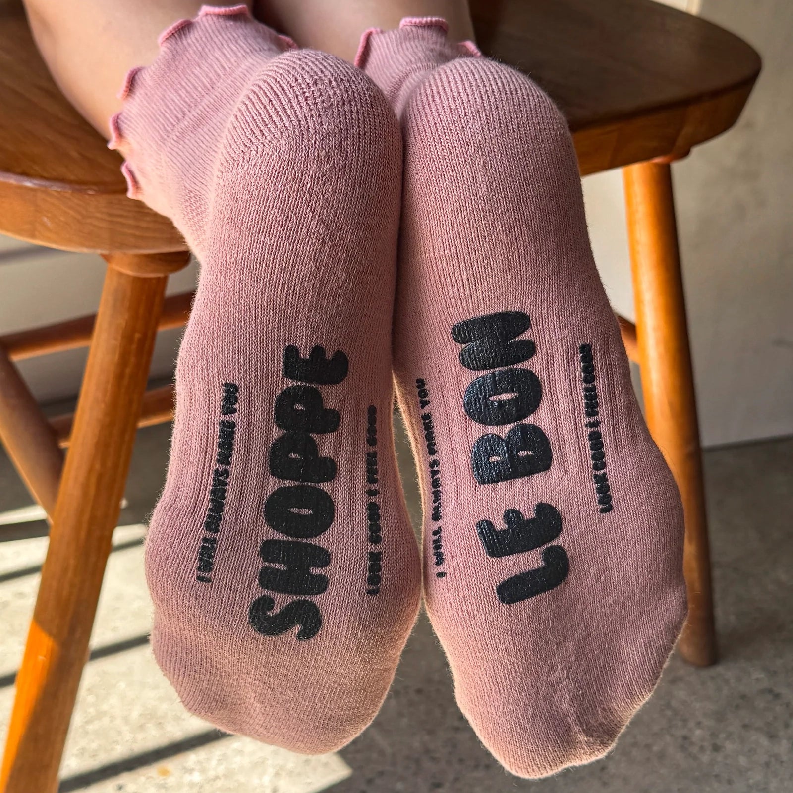Ruffled Hugger Crew Socks, Vintage Pink / Black