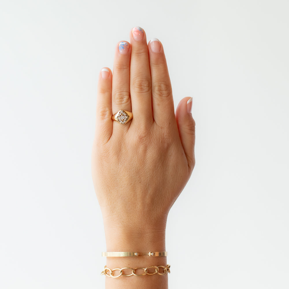 La Fantaisie Star Diamond Signet Ring