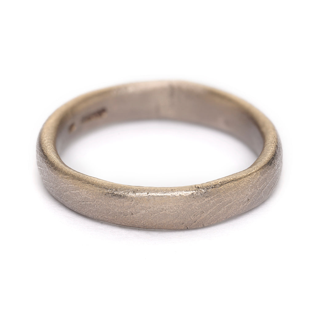 Ruth Tomlinson | 4mm Oval Section Wedding Band