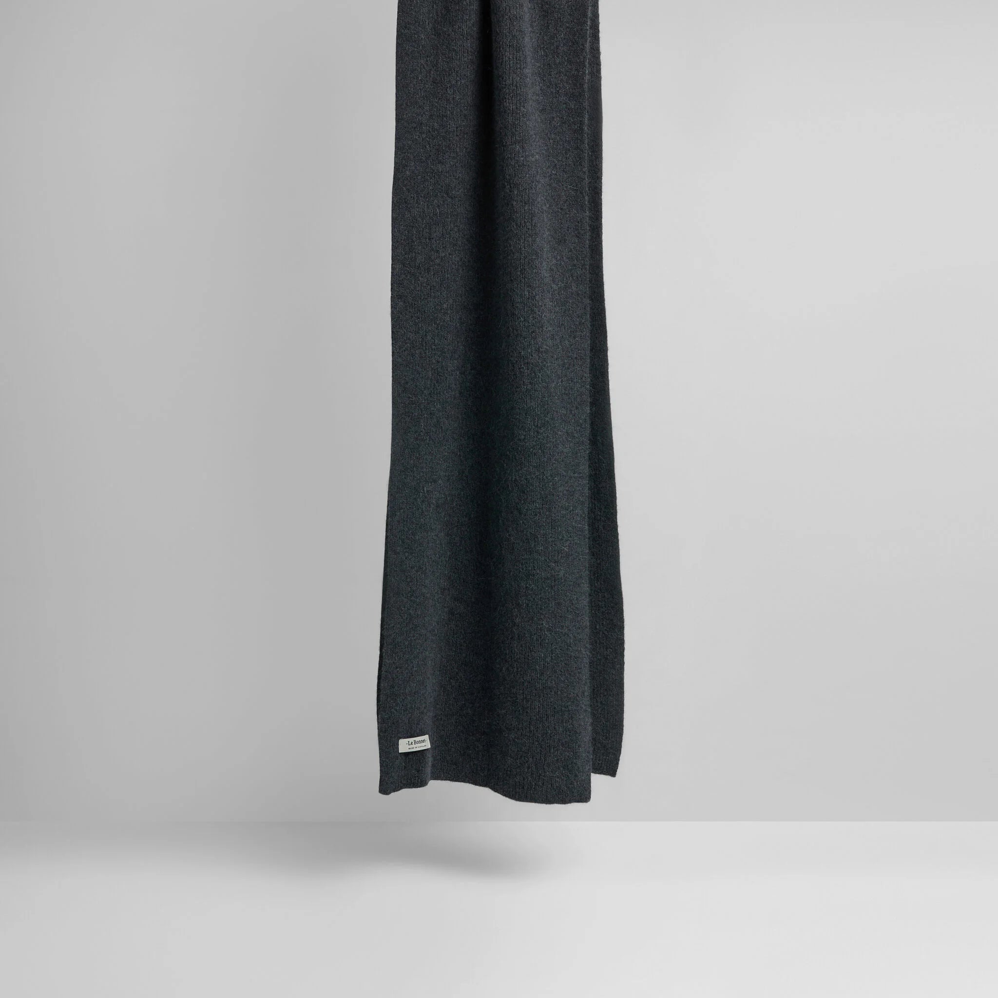 Scarf, Graphite